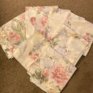 Set of 9 bardwil linens purchased new but never used. Orig $8 each. 17 x 17